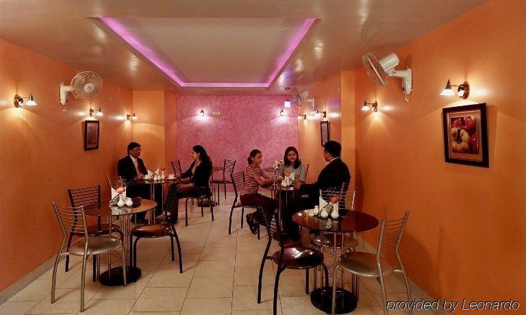 Hotel Housez43 Calcutta Restaurant photo